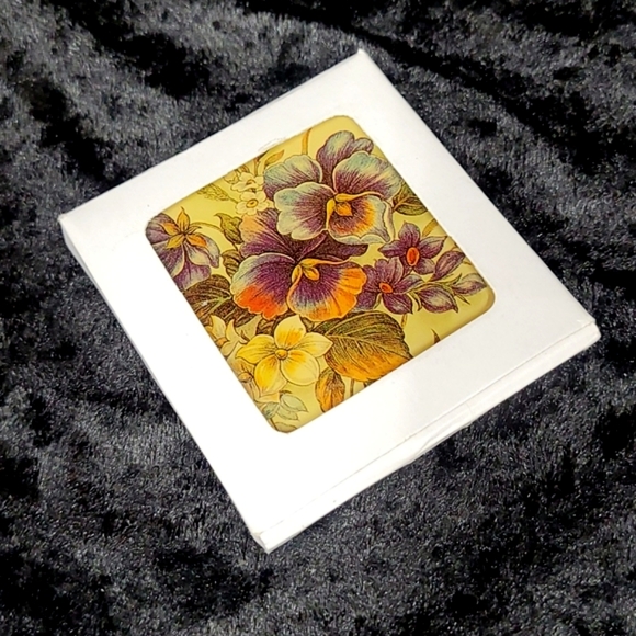 New Condition Vintage Floral Pattern and Gold Color Pill Box - Picture 2 of 5